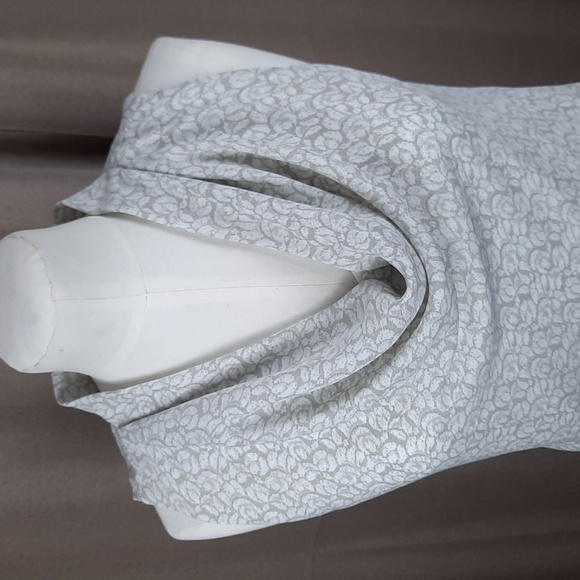 Banana Republic cream & white patterned cowl neck sleeveless top, size XS petite - Picture 2 of 9